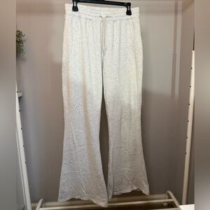 Gently Used - Women's Hollister Ultra High-Rise Wide Leg Sweatpants Size Large